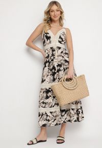 Born2be - Czarna Bawełniana Sukienka Rozkloszowana z Koronką w Tropikalny Wzór Alusela. Okazja: na co dzień. Typ kołnierza: dekolt w serek. Kolor: czarny. Materiał: koronka, bawełna. Długość rękawa: na ramiączkach. Wzór: koronka. Typ sukienki: rozkloszowane. Styl: casual, elegancki #5