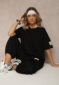 Renee - Czarny Komplet Dresowy z Wiskozą T-shirt i Joggery Zdobione Naszywkami Idareia. Kolor: czarny. Materiał: wiskoza, dresówka. Wzór: aplikacja #4