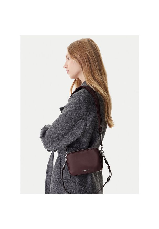 Torebka Calvin Klein. Kolor: czerwony