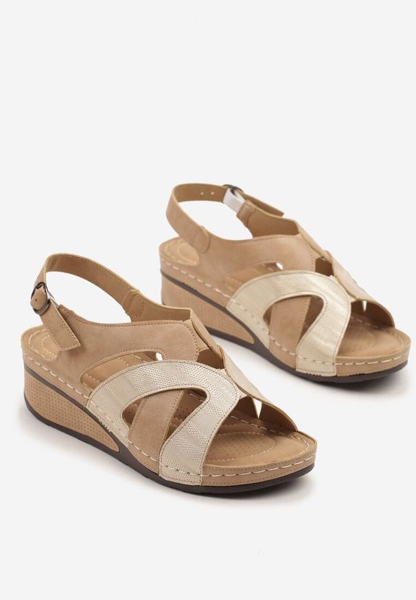 Born2be - Ciemnobeżowe Sandały Vices z Ozdobnymi Paskami Oviama. Okazja: na co dzień. Zapięcie: pasek. Kolor: beżowy. Styl: elegancki, casual