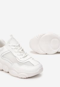 Born2be - Białe Sneakersy Erenope. Nosek buta: okrągły. Zapięcie: sznurówki. Kolor: biały. Materiał: materiał, jeans. Szerokość cholewki: normalna. Wzór: nadruk #6
