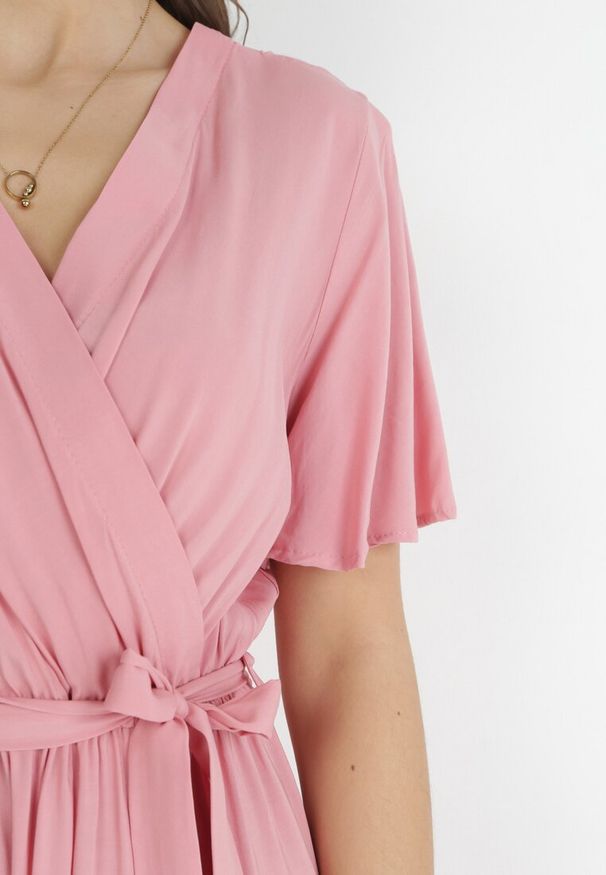 Born2be - Różowa Rozkloszowana Sukienka Maxi z Wiązanym Paskiem Japhelia. Kolor: różowy. Materiał: materiał. Styl: klasyczny. Długość: maxi