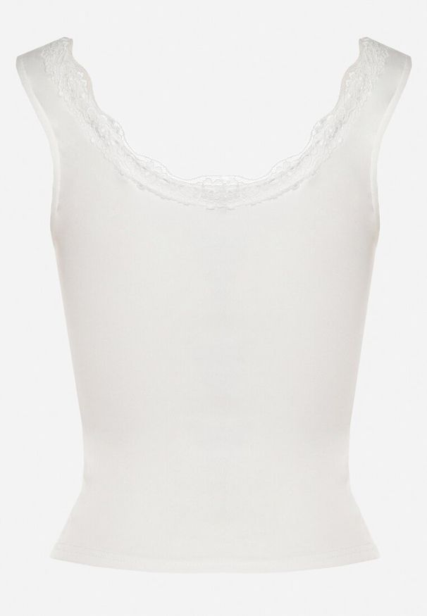 Born2be - Biały Bawełniany Top na Szerokich Ramiączkach Zdobiony Koronką Linenia. Okazja: na co dzień, do pracy. Kolor: biały. Materiał: bawełna, koronka. Długość rękawa: na ramiączkach. Wzór: aplikacja, koronka. Styl: casual, klasyczny