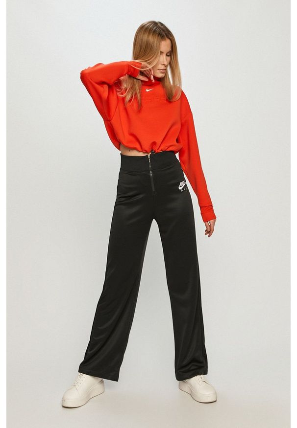 Nike - Bluza. Typ kołnierza: kaptur. Kolor: czerwony. Materiał: tkanina, skóra, włókno, dzianina. Długość rękawa: długi rękaw. Długość: długie