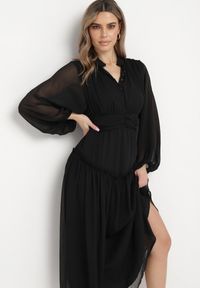 Born2be - Czarna Długa Sukienka Koktajlowa w Stylu Retro z Plisami i Stójką Leowia. Typ kołnierza: kołnierzyk stójkowy. Kolor: czarny. Styl: wizytowy, retro. Długość: maxi #3