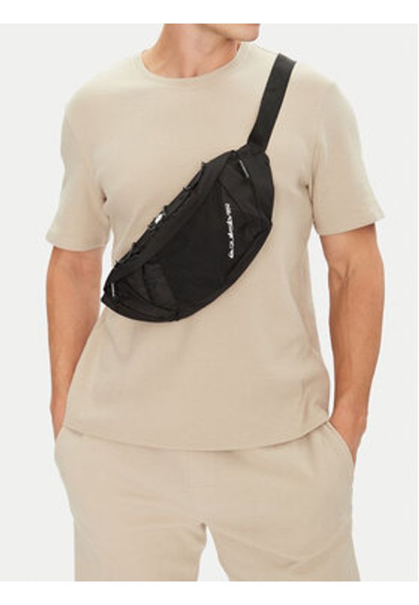 Quiksilver Saszetka nerka QUIC-M-003-07 Czarny. Kolor: czarny. Materiał: materiał