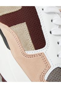 TOD'S - Kolorowe sneakersy z monogramem. Okazja: na co dzień. Nosek buta: okrągły. Zapięcie: pasek. Kolor: biały. Materiał: zamsz, guma, materiał. Wzór: kolorowy #4