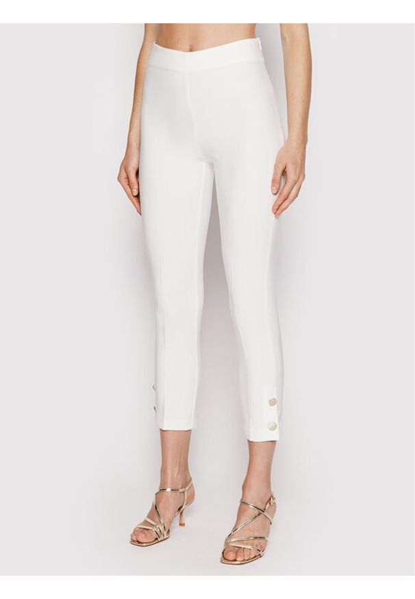 Rinascimento Spodnie materiałowe CFC0108705003 Biały Slim Fit. Kolor: biały. Materiał: materiał, syntetyk