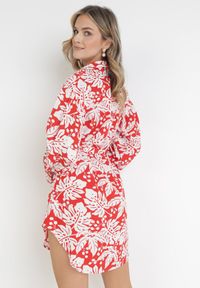 Born2be - Czerwona Koszulowa Sukienka Mini z Materiałowym Paskiem i Szerokimi Mankietami Fidonisa. Kolor: czerwony. Materiał: materiał. Długość rękawa: długi rękaw. Wzór: kwiaty, nadruk. Typ sukienki: koszulowe. Długość: mini #3