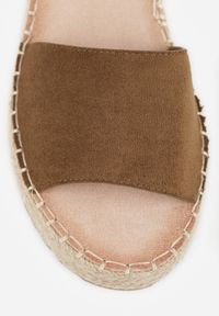 Born2be - Ciemnozielone Sandały VICES z Imitacji Zamszu na Niskim Koturnie z Plecionki Miralyn. Okazja: na co dzień, na imprezę. Zapięcie: pasek. Kolor: zielony. Materiał: zamsz. Sezon: lato. Obcas: na koturnie. Styl: casual, elegancki #2