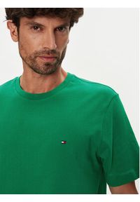 TOMMY HILFIGER - Tommy Hilfiger T-Shirt Ess Seasonal MW0MW39995 Zielony Regular Fit. Kolor: zielony. Materiał: bawełna #5