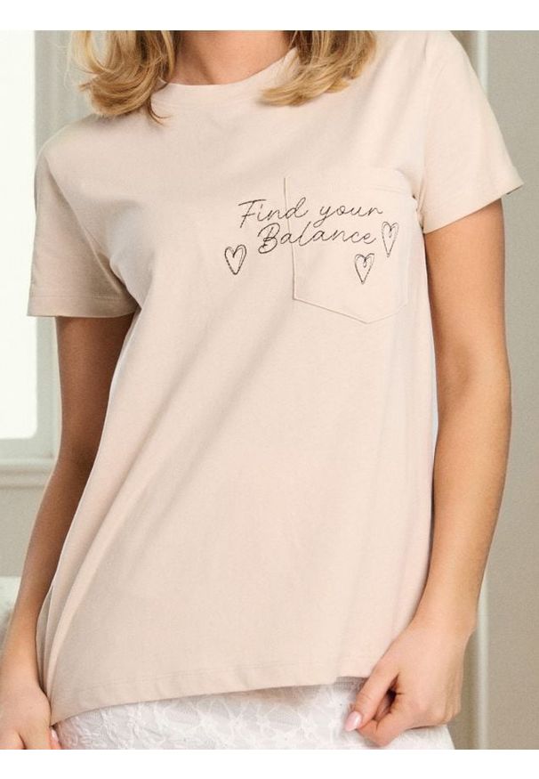 Sinsay - Bawełniana koszulka z haftem - beżowy. Kolor: beżowy. Materiał: bawełna. Wzór: haft