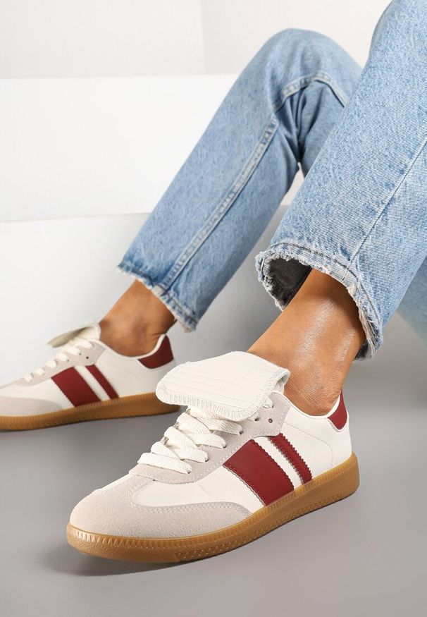 Born2be - Beżowo-Bordowe Sneakersy Tenisówki Ozdobione Wywinięciem Myrloria. Okazja: na co dzień, na spacer. Kolor: beżowy. Materiał: jeans. Wzór: aplikacja. Obcas: na obcasie. Wysokość obcasa: niski. Sport: turystyka piesza