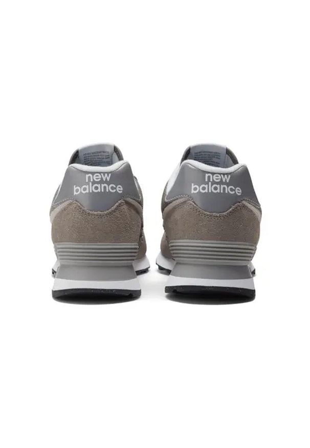 New Balance ML574EVG Sneakersy męskie. Okazja: do pracy, na co dzień, na spacer. Kolor: szary. Model: New Balance 574. Sport: turystyka piesza