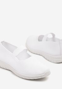 Born2be - Białe Wsuwane Tenisówki z Ozdobnym Paskiem i Perforacją Zelsedi. Okazja: na co dzień. Zapięcie: bez zapięcia. Kolor: biały. Materiał: jeans. Sezon: lato. Styl: klasyczny, elegancki, casual #5
