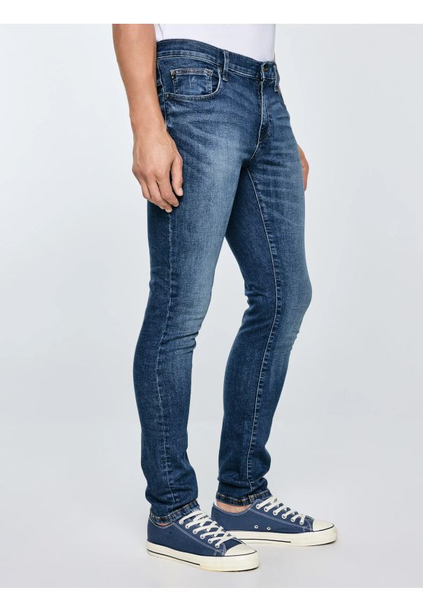 Big-Star - Jeansy męskie dopasowane z przetarciami granatowe Nader 495. Stan: obniżony. Kolor: niebieski. Styl: elegancki, klasyczny, sportowy