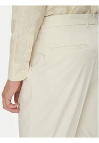BOSS Chinosy C-Perin 50544005 Écru Relaxed Fit. Materiał: syntetyk