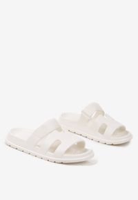 Renee - Białe Klapki z Geometrycznymi Wycięciami Setaneria. Okazja: na co dzień. Kolor: biały. Wzór: geometria. Sezon: lato. Styl: casual #2