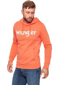 Wrangler - WRANGLER BLUZA LOGO HOODIE GLOW ORANGE W6527HY48. Typ kołnierza: kaptur #10