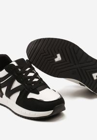 Renee - Czarno-Białe Płaskie Sneakersy ze Sznurowaniem z Metalicznymi Wstawkami Remarie. Nosek buta: okrągły. Zapięcie: sznurówki. Kolor: czarny. Obcas: na obcasie. Wysokość obcasa: niski #5