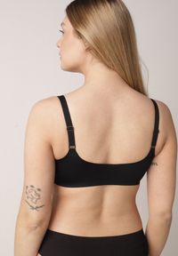 Born2be - Czarny Biustonosz z Usztywnianymi Miseczkami i Transparentną Wstawką Zeriga. Kolor: czarny. Wzór: gładki #7