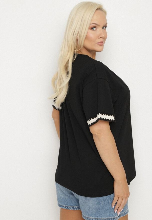 Born2be - Czarny Bawełniany T-shirt o Kroju Oversize ze Zdobieniem przy Rękawach Milatia. Okazja: na co dzień. Kolor: czarny. Materiał: bawełna. Wzór: aplikacja. Styl: elegancki, casual