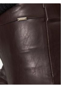 Guess Spodnie skórzane Priscilla W2YB16 WEPI0 Bordowy Slim Fit. Kolor: czerwony. Materiał: skóra #5