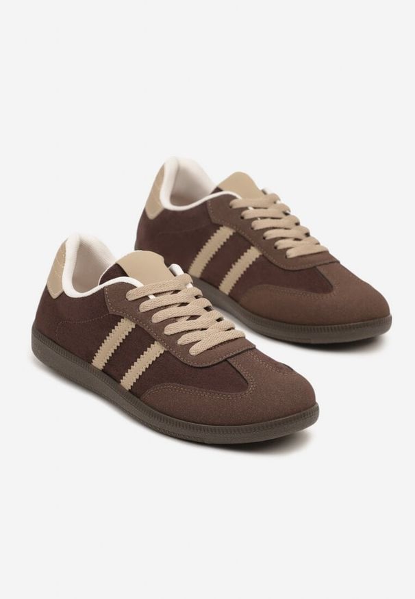 Born2be - Brązowe Sneakersy z Imitacji Zamszu na Płaskiej Podeszwie Memeriana. Kolor: brązowy. Materiał: zamsz. Szerokość cholewki: normalna. Obcas: na płaskiej podeszwie