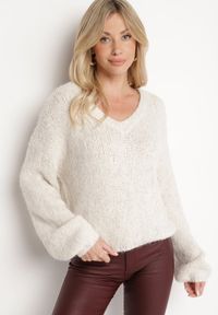 Born2be - Jasnobeżowy Sweter z Wełną i Rozszerzanymi Rękawami Sinara. Okazja: na co dzień. Kolor: beżowy. Materiał: wełna. Styl: klasyczny, casual, elegancki #1