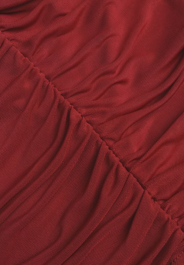 Born2be - Bordowa Siateczkowa Bluzka VICES z Odkrytymi Ramionami Ozdobiona Marszczeniem Tuvita. Okazja: na co dzień. Kolor: czerwony. Materiał: jeans. Wzór: aplikacja. Styl: casual