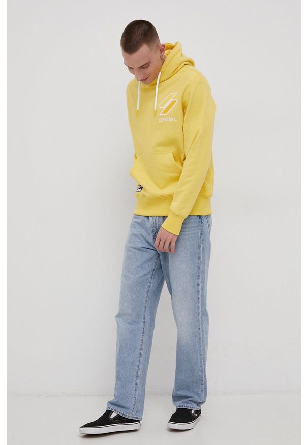 Superdry Bluza męska kolor żółty z kapturem z aplikacją. Typ kołnierza: kaptur. Kolor: żółty. Wzór: aplikacja