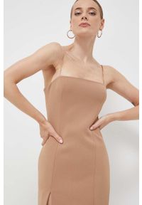 BARDOT - Bardot sukienka kolor beżowy midi dopasowana. Kolor: beżowy. Materiał: tkanina, skóra. Długość rękawa: na ramiączkach. Typ sukienki: dopasowane. Styl: klasyczny. Długość: midi #3