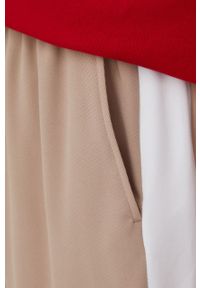 TOMMY HILFIGER - Tommy Hilfiger spodnie damskie kolor beżowy gładkie. Kolor: beżowy. Materiał: tkanina, poliester. Wzór: gładki #2