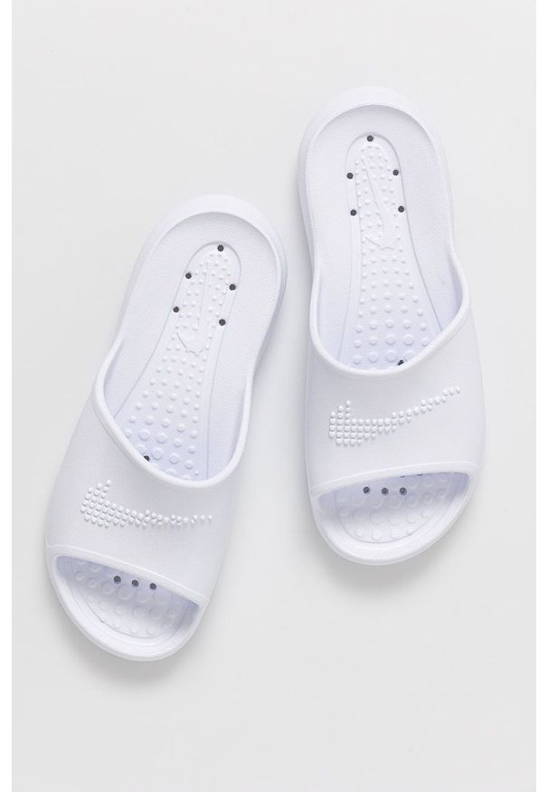 Nike Sportswear - Klapki. Kolor: biały. Materiał: materiał, guma. Wzór: gładki