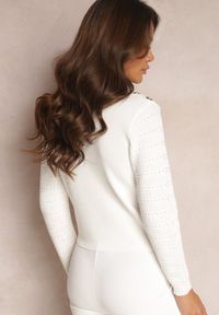 Renee - Biały Klasyczny Sweter z Ozdobnymi Napami Vakatora. Kolor: biały. Długość rękawa: długi rękaw. Długość: długie. Styl: klasyczny #4