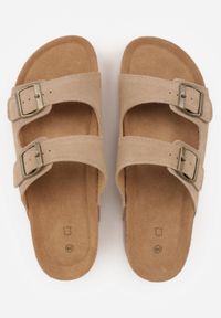 Born2be - Ciemnobeżowe Klasyczne Klapki z Zamszu Naturalnego z Paskami z Klamrami z Regulacją Realie. Okazja: na co dzień. Kolor: beżowy. Materiał: zamsz. Wzór: paski. Styl: klasyczny #6