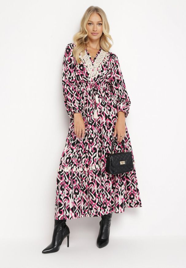Born2be - Fuksjowa Sukienka Maxi z Gumką w Pasie i Falbankami oraz Ażurową Tasiemką Juliene. Typ kołnierza: kołnierz z falbankami. Kolor: różowy. Wzór: ażurowy. Długość: maxi