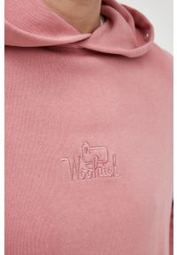 Woolrich bluza męska kolor różowy z kapturem gładka. Typ kołnierza: kaptur. Kolor: różowy. Materiał: bawełna. Wzór: gładki