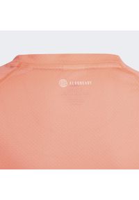 Koszulka z krótkim rękawem dla dzieci Adidas Aeroready Three Stripes Łosoś. Kolor: biały, czerwony, wielokolorowy. Długość rękawa: krótki rękaw. Długość: krótkie