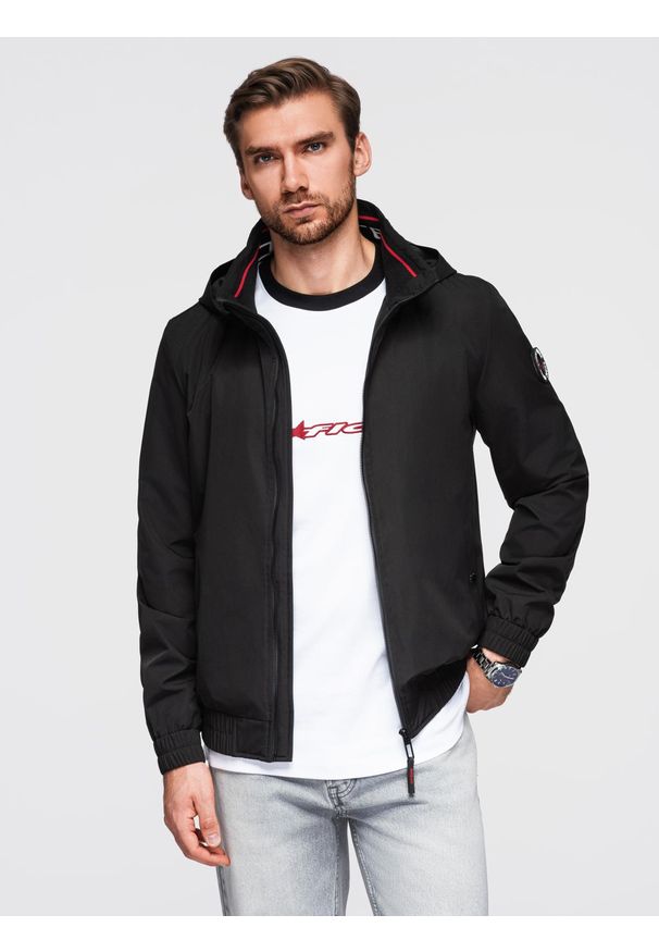 Ombre Clothing - Kurtka męska z kapturem i wysoką stójką - czarna V1 - Rozmiar: M. Okazja: na co dzień. Typ kołnierza: kaptur, kołnierzyk stójkowy. Kolor: czarny. Materiał: tkanina, poliester, materiał. Styl: casual