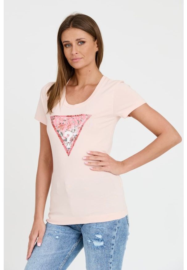 Guess - GUESS Różowy damski t-shirt Satin Triangle Tee, Rozmiar S. Kolor: różowy