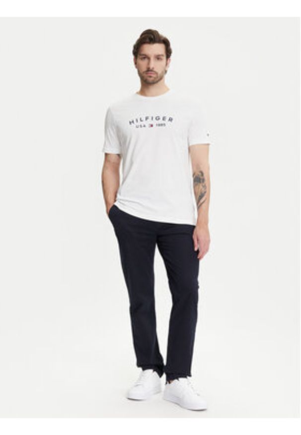 TOMMY HILFIGER - Tommy Hilfiger T-Shirt Fathers Day MW0MW39356 Biały Regular Fit. Kolor: biały. Materiał: bawełna