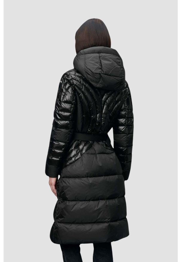 Blauer USA - BLAUER Czarny damski płaszcz Quincy Raincoat Long Jackets. Kolor: czarny. Materiał: puch, poliamid