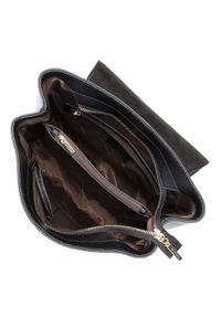 Wittchen - Damski skórzany plecak z metalowym kółkiem. Kolor: czarny. Materiał: skóra. Wzór: haft, paski. Styl: klasyczny, elegancki #4