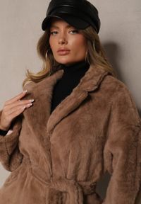 Renee - Brązowa Kurtka Dorima. Kolor: brązowy. Materiał: skóra, poliester, futro. Sezon: jesień, zima. Styl: elegancki