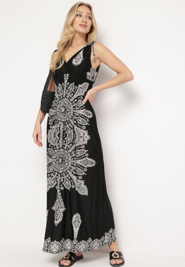 Born2be - Czarna Sukienka w Stylu Boho z Gumką w Pasie i Troczkami na Ramionach Aretava. Okazja: na co dzień. Typ kołnierza: dekolt w łódkę. Kolor: czarny. Typ sukienki: proste. Styl: boho