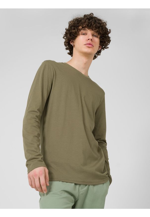 outhorn - Longsleeve regular gładki męski Outhorn - khaki. Okazja: na co dzień. Kolor: wielokolorowy, brązowy, oliwkowy. Materiał: jersey, bawełna, dzianina. Długość rękawa: długi rękaw. Długość: długie. Wzór: gładki. Styl: casual, klasyczny