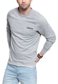 Mustang - MĘSKA BLUZA MUSTANG BEN C SMALL LOGO MID GREY MELANGE 1008540 4140. Materiał: bawełna, jeans, tkanina, materiał. Wzór: jednolity, nadruk. Styl: klasyczny #4
