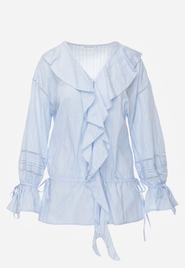 Renee - Niebieska Eteryczna Bluzka z Bawełny Zdobiona Falbankami i Ściągaczem w Pasie Cezarelle. Okazja: na randkę. Typ kołnierza: kołnierz z falbankami. Kolor: niebieski. Materiał: bawełna. Wzór: aplikacja