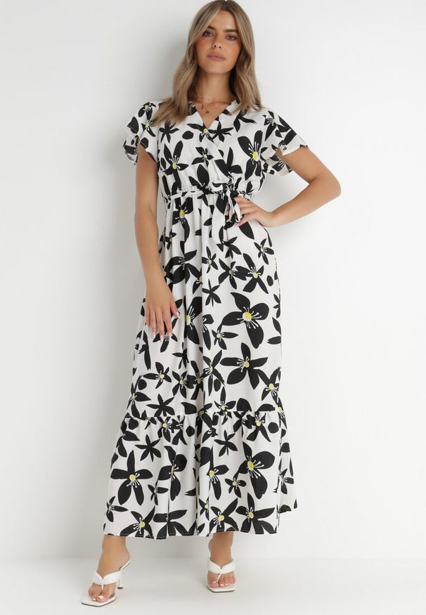 Born2be - Biała Sukienka Marrie. Kolor: biały. Materiał: materiał. Długość rękawa: krótki rękaw. Wzór: kwiaty. Sezon: lato. Typ sukienki: kopertowe. Długość: maxi